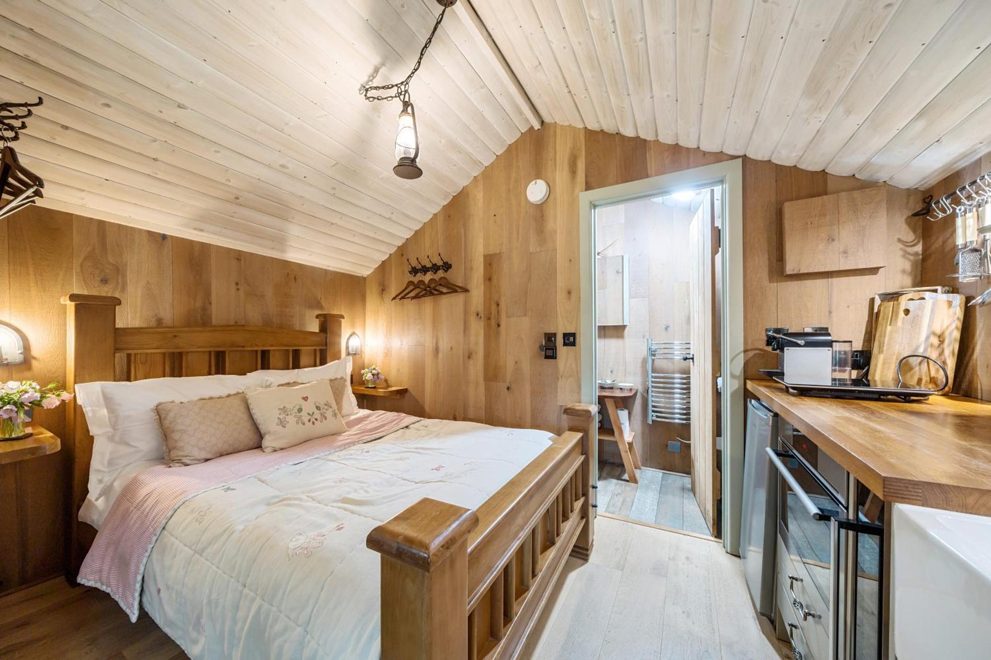 The Treehouse At Salcombe Farm Villa Exterior photo