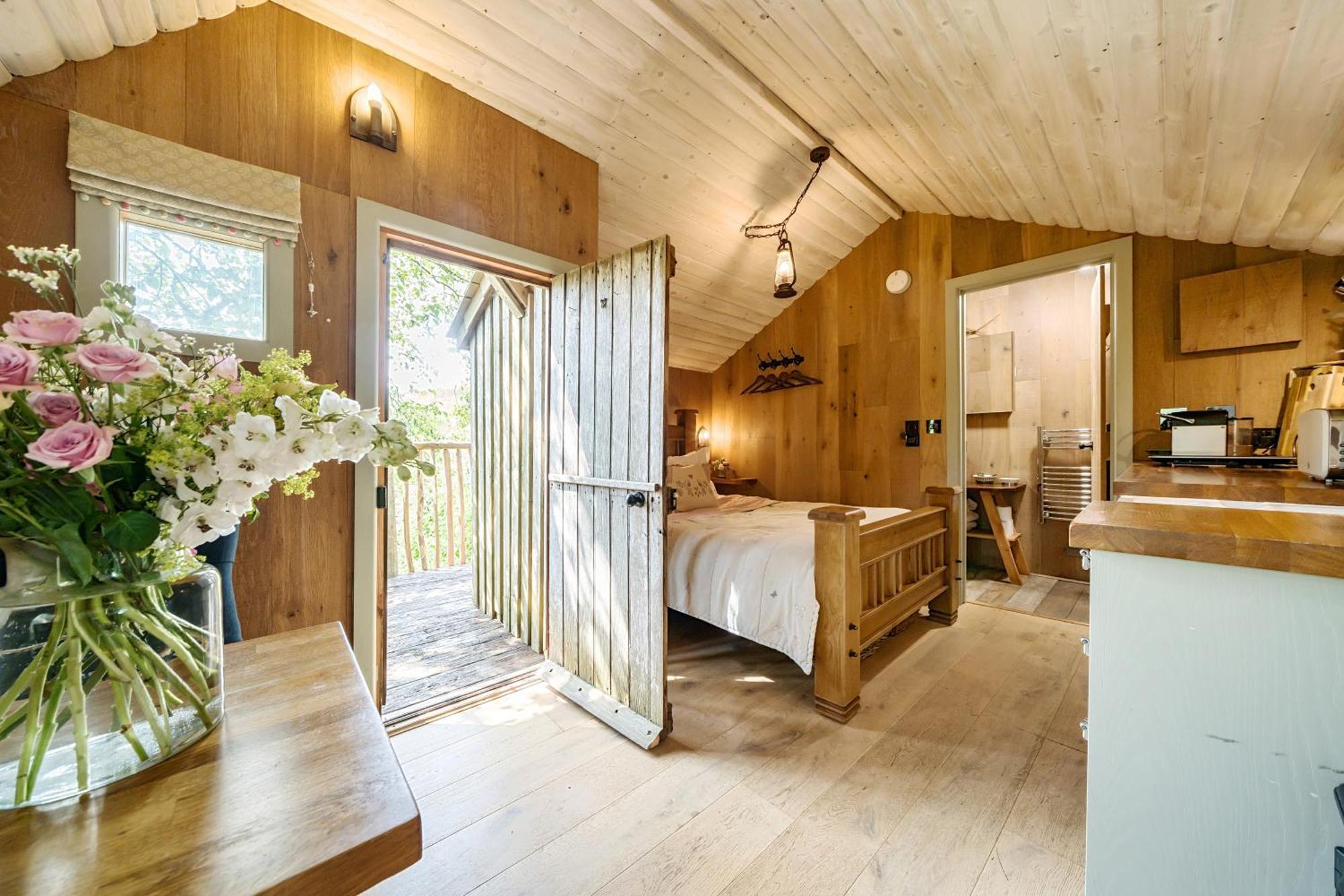 The Treehouse At Salcombe Farm Villa Exterior photo